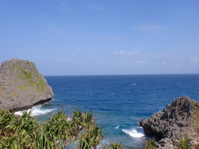 入籍から10ヶ月。ついに新婚旅行ということで、沖縄に初上陸☆　読谷、恩納村、名護と、ほとんどの時間を北半島で過ごしました。初めてということもあり、いかにも観光！！な感じで回りました。お天気にも恵まれ、青い空、青い海、おいしい沖縄そば。楽しかった！！メインイベントのビーチフォトウェディングも済ませ、本当に幸せいっぱいの旅でした！！<br />ちなみに、今回こちらへの投稿は初めてです。いつもお世話になっているので、自分の旅行も誰かの参考になれば、と思い始めてみました。