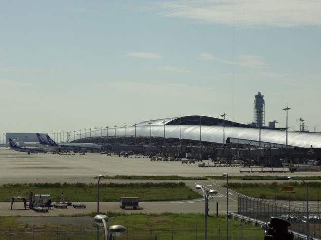 関空の見学ツアー『わくわく関空見学プラン』に参加してきました！<br /><br />通常立ち入ることのできない保安区域を、バス車窓より見学したり、飛行機の離陸を間近で見てきました。<br /><br />60分コース<br />参加料：500円也