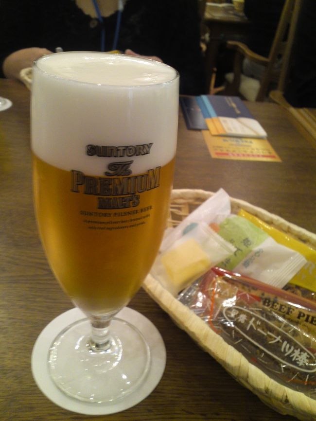 <br />またまたビールネタで恐縮です。。。<br /><br />ほとんど飲めもしないのに＾＾；<br /><br /><br />そんな、らすかるの傍らでゴキゲンな夫。<br /><br />ナンダカンダ言って、楽しかったりするので、<br /><br />良しとしますか（＊＾＾＊）<br />