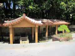 金武町にある「ウッカガー」と観音寺の鍾乳洞