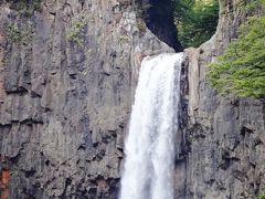 妙高山麓の懐に 端正な名瀑を発見！　 ・・・ 『苗名滝』