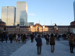 新装なった東京駅丸の内駅舎見物・・・行幸通りから