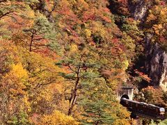 紅葉と虹のアーチに包まれた鳴子峡に訪れてみた