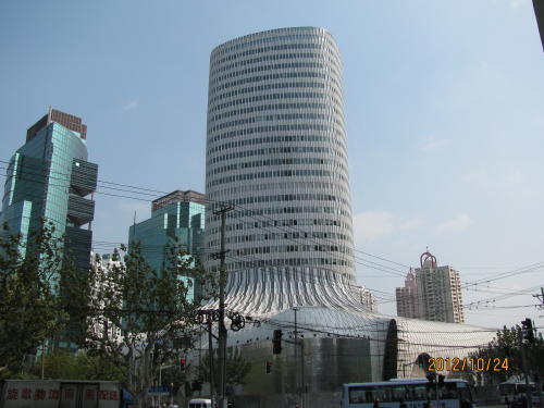 上海の虹橋開発区・ルイビトンビル・青木淳建築