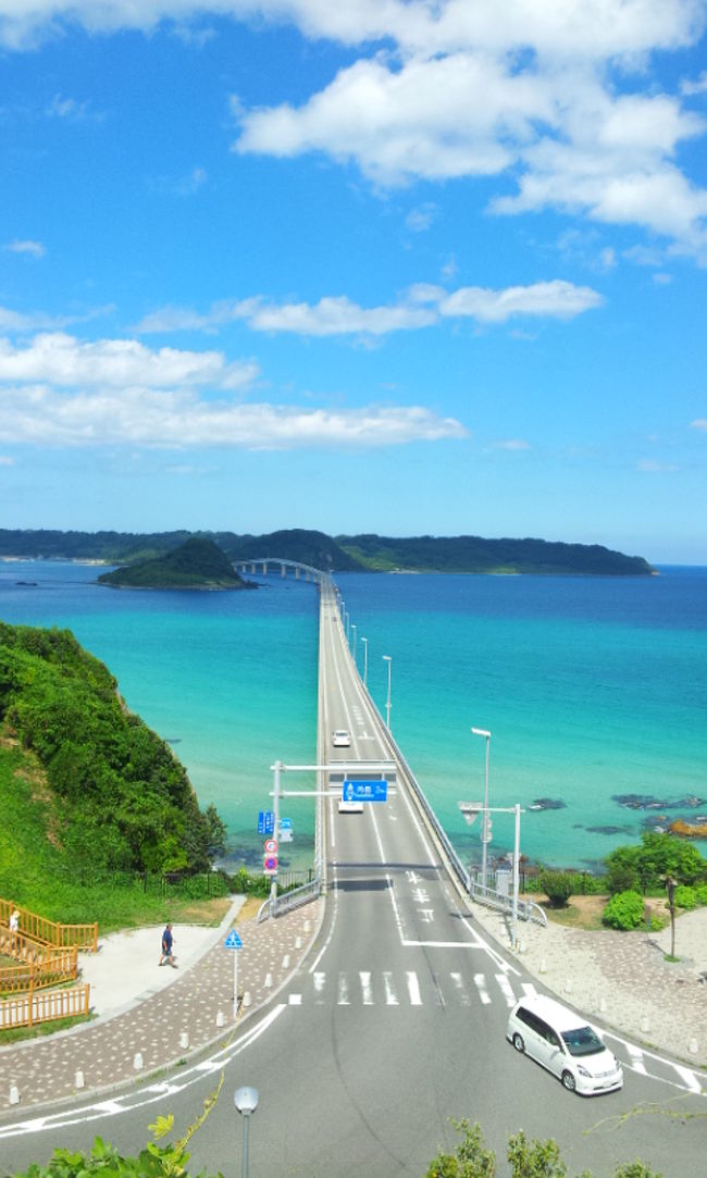 何年も前からずっと気になっていた場所。<br />山口県にある角島。<br />沖縄、奄美、小笠原じゃなくても見れるんです、この海の色。<br />太陽のひかりで海の青さが変わる、ほんとにステキな海でした。 