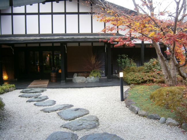 2012年11月12日(月)~13日(火)<br />妹と二人で奥飛騨温泉郷の一つ福地温泉に温泉満喫の旅に行ってきました♪<br /><br />お宿:隠庵ひだ路<br />行先:1日目 新穂高ロープウェイ<br /> 福地温泉散策<br /> 2日目 福地温泉朝市<br /> レールマウンテンバイク ガッタンゴー!(岐阜県神岡町)<br /><br />週間天気予報では、二日間とも雨でしたが、さすがは晴れ女姉妹!見事に晴れの天気となり、きれいな景色と温泉をたのしむことができました☆