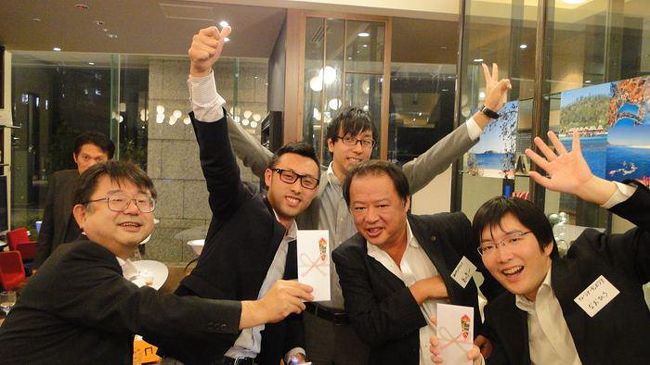 旅好きな皆さま<br /><br />こんにちは!<br />旅会まとめ役のkanaです。<br /><br />10月26日、東京にて、旅会「フィジーナイト」開催いたしました!<br /><br />写真家 飯田裕子様よりフィジー写真のご紹介をしていただいたり、<br />フィジー政府観光局様よりフィジーの魅力について語っていただいたり、<br />南国の味"フィジービール"を味わったり…。<br /><br />旅クイズゲームでは、旅ギフトカード1万円分や、<br />フィジー産のビューティー商品やココナッツ石鹸をプレゼント!<br /><br />セレブも愛する"フィジーウォーター"は、<br />おみやげにお持ち帰りいただきました♪<br /><br />今回も多くの旅好きな皆さまにお集まりいただき、ありがとうございました!<br /><br />フィジーをはじめとしたビーチが好きな方、年に5回も6回も海外旅行に行かれる方、<br />まだ海外旅行に行ったことがなくて情報を集めたい方…<br />いろんな旅好きな人に出会えて楽しかったです!<br /><br />次回の旅会は11月28日(水)に開催、バリ島がテーマです。<br />場所は、バリ料理専門のおしゃれなカフェ・バー(渋谷)。<br />本格派のバリ料理を味わいながら、旅の話で盛り上がりませんか?<br /><br />参加ご希望の方は、HPからお申し込みをお願いいたします。<br />また、facebookのアカウントをお持ちの方は、「参加」ボタンを押してください。<br />【旅会HP】http://www.tabikobo.com/tabikai/tabi02.html<br />【旅会facebook】http://www.facebook.com/events/106917249470206/<br /><br />皆さまにお会いできますことを、楽しみにしております!<br /><br />kana