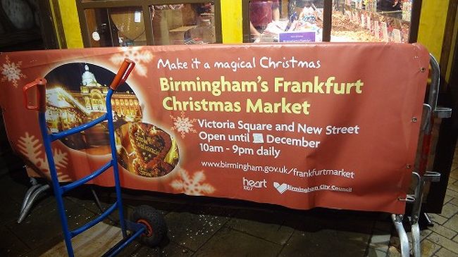 Birmingham Frankfurt Christmas Market2012<br />2012年11月20日<br />イギリスでも最大規模のバーミンガムでのクリスマスマーケットに行ってきました。<br />ロンドン近郊の自宅から1泊2日。<br /><br />私の今回の本来の旅行の目的は実は別のことだったのですが、その充実ぶりに感動したので旅行記を書くことにしました。とかくイギリスのクリスマスマーケットはしょぼいので（いや、あの、その。。）。<br /><br /><br />*ちなみに文中で「ロンドン」と言ってるのは、サウスバンクのクリスマスマーケットのことです。