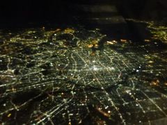 ＡＮＡ２１４５便（成田→福岡）の機窓から見られた街の夜景（２０１２年１１月）