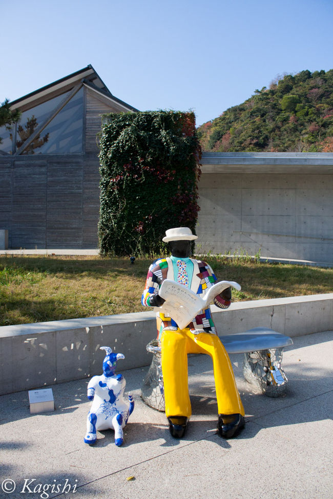アートの島として世界的に注目されている香川県直島<br />仕事で疲れた心をのんびりアートに包まれてリフレッシュした旅<br /><br />撮影した写真は秋空の青さと雲が印象的です<br />