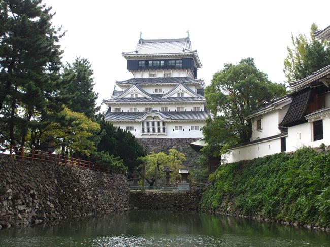 　小倉に観劇に行きました。<br />時間があるので小倉城がある勝山公園や八坂神社を尋ねてみました。
