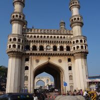 【予告編】出張のついでに（17)　インド　ハイデラバード、疫病の終わりを記念して建てられたという "チャールミナール" で記念撮影！