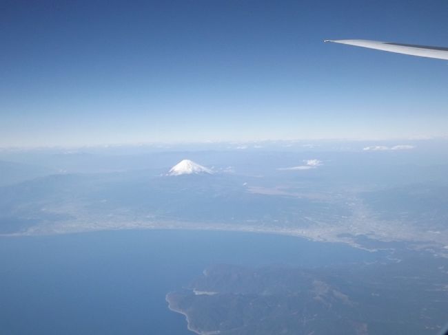 富士山が綺麗に見える季節になりました　伊丹⇒羽田の機上から見た富士山！伊豆半島もしっかり見えました。