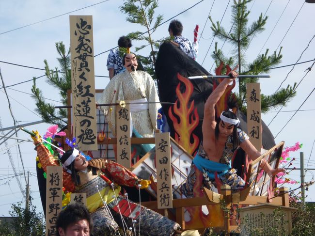 　土崎港曳山祭りは秋田市土崎港に伝わる由緒あるお祭り（土崎神明社例祭）で毎年７月２０日〜２１日の両日に行われ、４００年近い歴史を持ち、平成５年に秋田市、平成６年に秋田県の無形民俗文化財として指定され、平成９年には、「土崎神明社祭の曳山行事」として、国の重要無形民俗文化財に指定されております。<br />毎年奉納される「曳山（ひきやま）」の台数はその年によって違いますが、おおむね２０台前後で町中を秋田三大囃子に数えられる「港ばやし」にのって練り歩く壮大なお祭りです。<br />