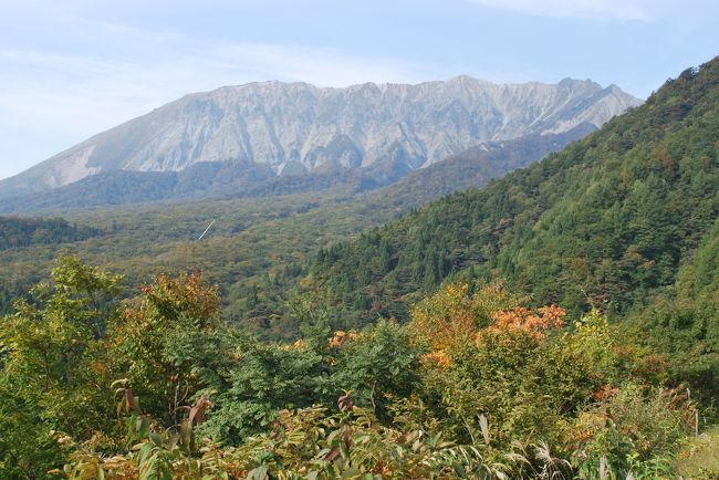 10月19日に鳥取県の千年島の一件宿千年亭にとまりました<br /><br />米子自動車道ICから50KM<br /><br />部屋から東郷湖が一望できるロケーション<br /><br />露天風呂は東郷湖がまた一望でき解放感がありました<br /><br />食事どれもおいしく量ももあり食べきれませんでした<br /><br />大満足の宿でした