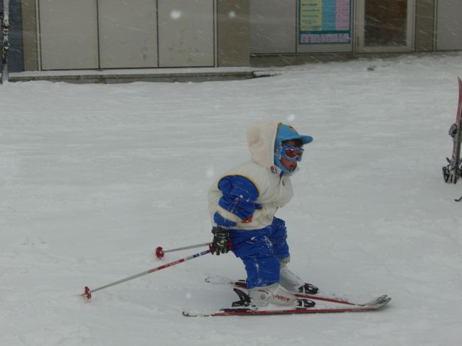 甥っ子のスキーデビューに普段行かない兄夫婦も参加、いつものメンバーと合わせ１２名で石川県の白山一里野温泉スキー場へ行ってきました