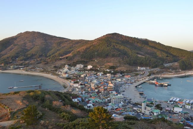 2012年　最後の韓国旅行は、　　<br />→11/30 巨済島・クジョラ<br />　12/1　外島から巨済島から海雲台<br />　12/2　海雲台から釜山・ナンポドン<br />　12/3　釜山港から中央公園　　　　　へ行ってきました。<br />