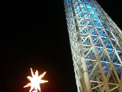 クリスマスイルミネーションに彩られた☆夜の東京スカイツリー＆クリスマスツリー
