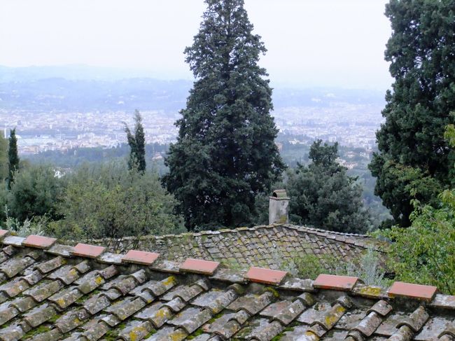 ツアー観光も最終日。<br />この日は１日、フィレンツェでのフリータイム。<br /><br />天気が良ければピサでも行こうかなと考えてたが、予報は思わしくない。<br /><br />結局ツアーで一緒だったお姉さま方とフィエーゾレに行くことに。<br />まあ、フィエーゾレも行ってみたい場所ではありました。