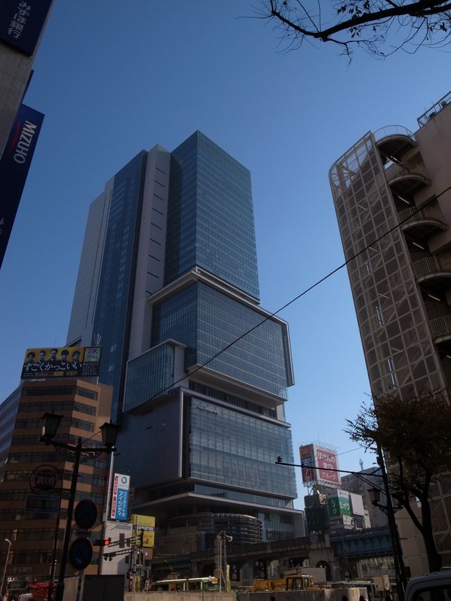 昨年から今年（2012年）にかけてオープンした商業・公共建物を巡る一日。<br />どれも個性豊かな建物で魅力いっぱいで、東京スカイツリーに負けない名所になっていますね。<br />それぞれの３駅間はそろほど距離がありませんが、歩いてまわると意外に疲れてしまいました。<br />
