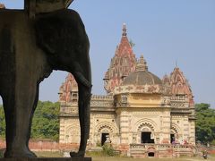 India鉄道で行く祭りと定期市(10)  ピンチの後にマハラジャ宮殿