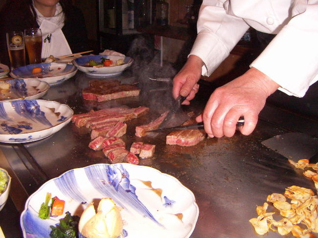 一日一組限定の完全予約制（それも８名まで）、アンティーク和食器を使い、讃岐の四季を大切にと頑固に地元産食材にこだわるお店で忘年会を。<br /><br />この時に、お店を続けるのも最後かもと言われていたので、せめてこうして残しておこうとアップしました。