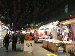 台北の裏町のストリートマーケット。