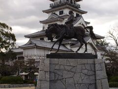 石垣と内堀がほぼ江戸時代の姿を残している藤堂高虎が縄張りした今治城登城