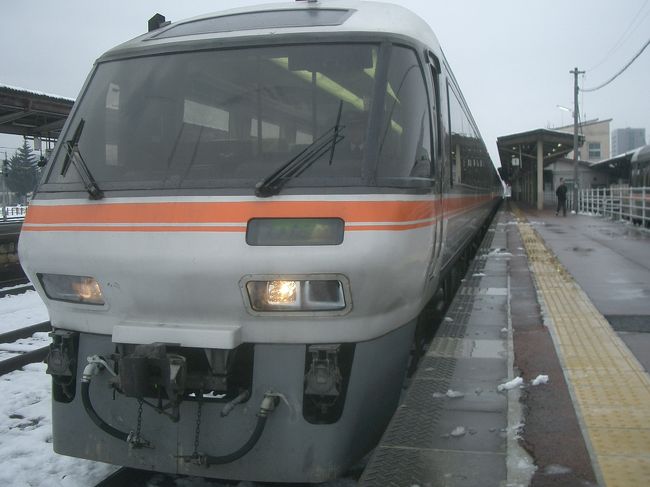 高山旅行を満喫しました。「飛騨路フリー切符」についてくるタクシー券のおかげで雪の高山も楽しみました。残ったタクシー券でトラン・ブルーにまた寄って，パンを買占め，ワイド・ビュー飛騨で帰りました。