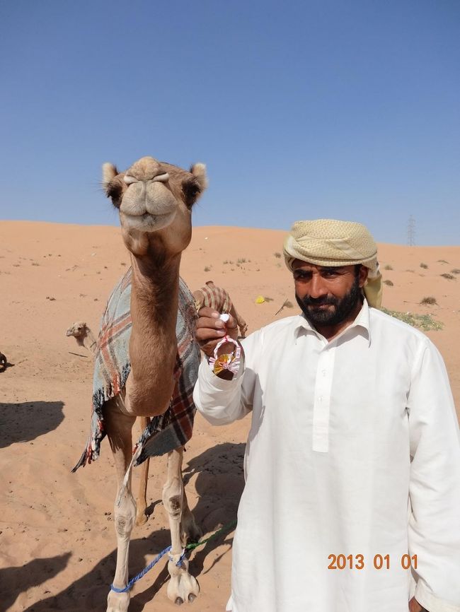 UAEの砂漠に囲まれた道を自ら運転したい!<br />ラクダも見たい!<br />ってことで、<br /><br />レンタカーを借り、そしてアルアインを目指しました。<br />その後、レンタカーでドバイの名所を廻りました。<br /><br />初UAE訪問で、<br />一人でのレンタカーの旅となりました。<br /><br />安全に!!!を、第一にでした(^o^)/<br /><br /><br />1日目 ドバイ<br />http://4travel.jp/traveler/zezeze2100/album/10738309/<br />2日目 オマーン の マスカット<br />http://4travel.jp/traveler/zezeze2100/album/10738039/<br />3日目 アルアイン & ドバイ ← ☆☆ この日 ☆☆<br />http://4travel.jp/traveler/zezeze2100/album/10738055/<br />4日目 アブダビ<br />http://4travel.jp/traveler/zezeze2100/album/10738147/
