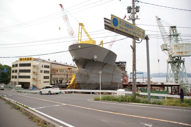 瀬戸内海の島々を橋を渡り～のフェリーに乗り～ので島々を巡りました。<br /><br />【この日のルート】<br />広島市内<br />↓<br />Ｒ１８５<br />↓安芸灘大橋有料道路(700円)<br />下蒲刈島<br />↓蒲刈大橋<br />上蒲刈島<br />↓豊島大橋<br />豊島<br />↓豊浜大橋<br />大崎下島<br />↓平羅大橋<br />平羅島<br />↓中の瀬戸大橋<br />中ノ島<br />↓岡村大橋(広島県と愛媛県の県境)<br />岡村島<br />↓岡村大橋<br />中ノ島<br />↓中の瀬戸大橋<br />平羅島<br />↓平羅大橋<br />大崎下島<br />※小長港　<br />　↓フェリー(土生商船)<br />大崎上島<br />※明石港<br />↓<br />大崎上島<br />※垂水港<br />↓フェリー(山陽商船)<br />竹原港<br /><br />フェリー料金4,290円(乗継運賃)<br /><br />【安芸灘諸島連絡架橋】<br />http://ja.wikipedia.org/wiki/%E5%AE%89%E8%8A%B8%E7%81%98%E8%AB%B8%E5%B3%B6%E9%80%A3%E7%B5%A1%E6%9E%B6%E6%A9%8B<br /><br />【土生商船　小長⇒明石】<br />http://www.habushosen.com/timetable_akashi.html<br /><br />【土生商船　垂水⇒竹原】<br />http://www.sanyo-shosen.com/?page_id=35<br /><br />【マップファンルート】<br />http://www.mapfan.com/routemap/routeset.cgi?Func=r&amp;MAPS=E132.28.38.2N34.23.41.9&amp;MAPK1=E132.50.16.2N34.11.12.2&amp;MAPG=E132.55.11.3N34.19.44.9&amp;COND=0&amp;HW=0&amp;FR=4096&amp;WAY=0&amp;routename=%B9%AD%C5%E7%B8%A9%B9%AD%C5%E7%BB%D4%C6%EE%B6%E8%BE%BE%B8%B6%C4%AE&amp;routename=%B9%AD%C5%E7%B8%A9%B8%E2%BB%D4%CB%AD%C4%AE%B5%D7%C8%E6&amp;routename=%B9%AD%C5%E7%B8%A9%C3%DD%B8%B6%BB%D4%B9%C1%C4%AE%A3%B4<br /><br />2013.1.6時点<br /><br />【旅の概要】<br />瀬戸内の旅～１　角島大橋(2009/5/2)<br />http://4travel.jp/traveler/tabizukan/album/10591399/<br /><br />瀬戸内の旅～２　秋芳洞(2009/5/3)<br />http://4travel.jp/traveler/tabizukan/album/10591402/<br /><br />瀬戸内の旅～３　錦帯橋(2009/5/3)<br />http://4travel.jp/traveler/tabizukan/album/10591407/<br /><br />瀬戸内の旅～４　安芸の宮島(2009/5/3)<br />http://4travel.jp/traveler/tabizukan/album/10738181/<br /><br />瀬戸内の旅～５　広島市内から瀬戸内海フェリー(2009/5/4)<br />http://4travel.jp/traveler/tabizukan/album/10738187/<br /><br />瀬戸内の旅～６　尾道(2009/5/5)<br />http://4travel.jp/traveler/tabizukan/album/10739070/