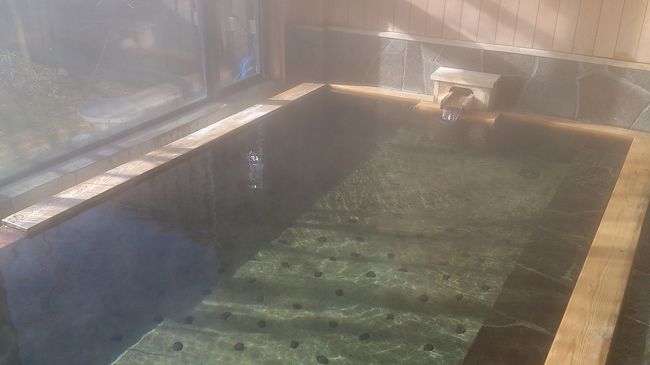 名古屋から車で二時間ほど、山あいの静かな温泉宿「すぎ嶋」にいこう。源泉かけ流しの湯にゆったりつかって、うまい地酒をくいっと飲もう!