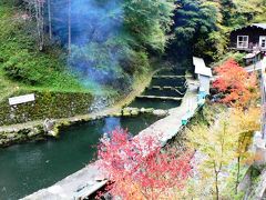 日本の旅　関西を歩く　大阪府南河内郡千早赤阪村の金剛山マス釣り場周辺の紅葉