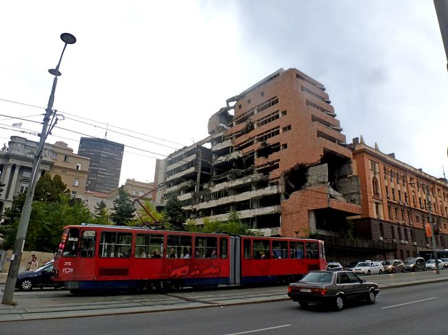 2012.10ベルリン出張旅行，ついでにセルビア18-爆撃の跡，空港バスで空港へ