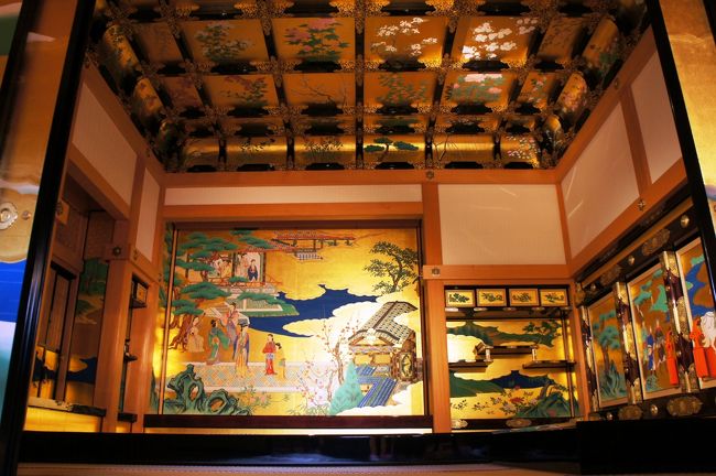 成田 - 福岡間、なんと5円という驚愕のお値段のAir Asia様の航空券をゲットして巡って来た九州。<br />柳川に続いては、熊本を訪れました。<br /><br />お城好きの私の憧れだった熊本城。<br />本州のお城は結構行ったけど、さすがに九州のお城は行くチャンスが無かったんで今回行けたのが本当に嬉しかった。<br /><br />お城の中には、当時の姿に復元された本丸御殿というエリアがあり、そのとても煌びやかな姿に感動・・・。<br /><br />そしてその建物の中で、お殿様が昔食べていたお料理になるべく近づけるよう再現された本丸御膳というお食事を数量限定で提供しているというので、それを絶対食べてみたい！と予約して行きました〜。<br />豪華なお食事にニコニコです(*^_^*)<br /><br /><br /><br />柳川編はこちら<br />http://4travel.jp/traveler/lonelyvagrant/album/10741756/<br />