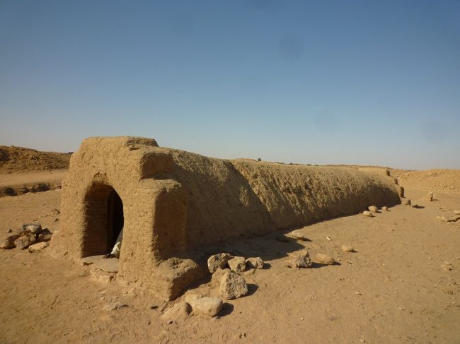 メロエのピラミッド群、聖なる山ジェベル・バルカル。スーダン北部に残る古代クシュ王国の遺産を巡る歴史紀行。ナイル川クルーズやイスラム僧による旋回舞など、遺跡以外の観光も充実。 <br /><br />