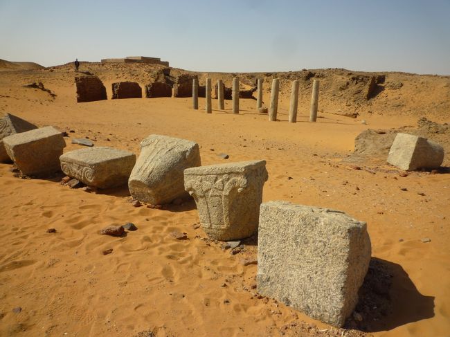 メロエのピラミッド群、聖なる山ジェベル・バルカル。スーダン北部に残る古代クシュ王国の遺産を巡る歴史紀行。ナイル川クルーズやイスラム僧による旋回舞など、遺跡以外の観光も充実。 <br /><br />