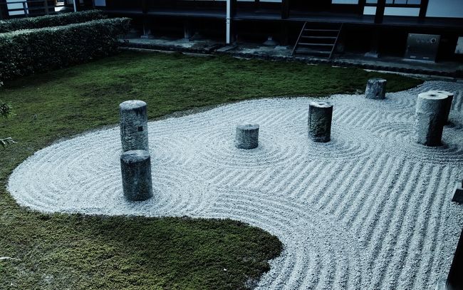 東福寺方丈庭園と塔頭の光明院を巡る。