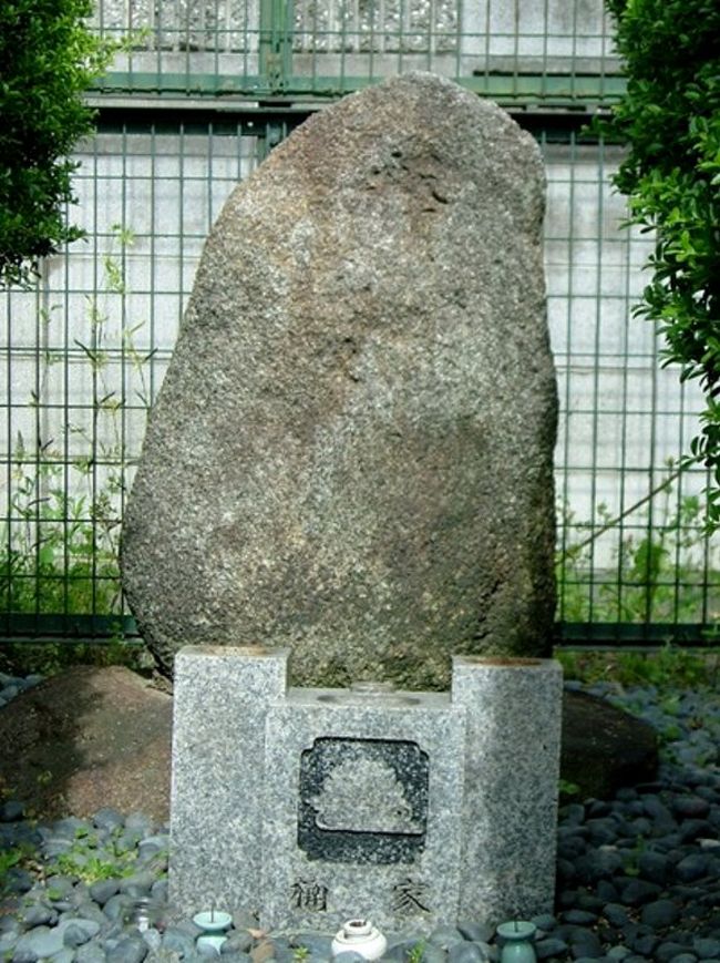 　門真有るよく行く三ッ島うどんの近くになんと、一休さんの母のお墓があるの情報を得たの早速行って来ました。<br /><br />　一休さんは、室町時代の臨済宗の僧一休宗純の愛称です。出生地は京都で、出自は後小松天皇の落胤とする皇胤説が有力視されるだそうです。<br /><br />　場所の説明<br />　所在地：門真市三ツ島　下三ツ島公園内<br />　最寄駅：地下鉄鶴見緑地線「門真南駅」下車、北へ約5分<br /><br />　公園の一角になんと有りました。