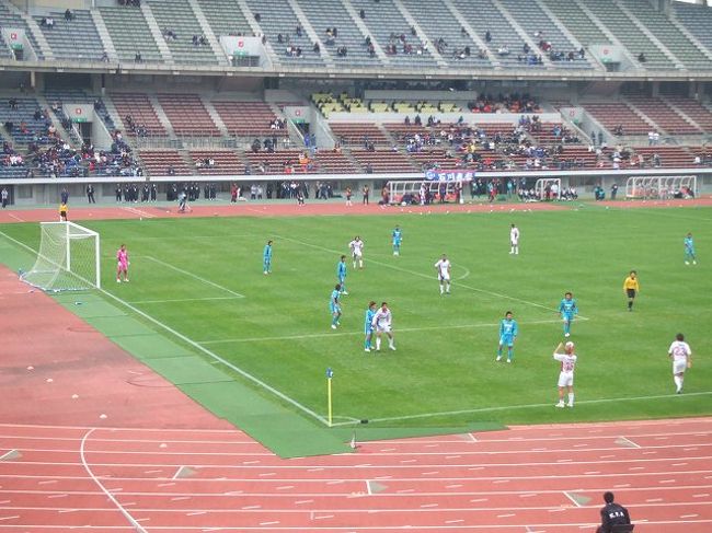 天皇杯の試合が香川県の丸亀で行われれる事になり、現地で観戦することにしました。<br />ただ、せっかくなので、一足先に現地入りして観光をすることにしました。<br />昔から気になっていたオリーブとそうめんの島、小豆島に行ってみることにしました。<br />小豆島の観光ポイントを巡って1日は終了しました。<br /><br />小豆島を観光してから船で高松に戻りました。高松に着いてからは宿についてうどんを食べました。<br />そして翌日は試合を見るために丸亀へ。丸亀でうどん屋をハシゴして試合を観戦しました。