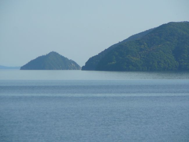 さて琵琶湖一周ウォーク②は①の続き、第５回から第８回、琵琶湖の湖東から湖北を歩いていきます。<br />冬から春にかけての琵琶湖の景色の移り変わりをお楽しみいただけたら嬉しいです。<br />これは琵琶湖の湖北から見た竹生島です。今回は１月から５月までの月１回のウォークの紹介です。