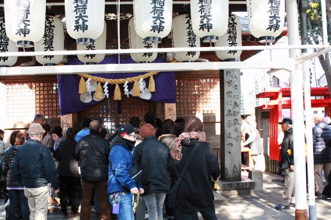 岐阜県海津市平田町に千代保稲荷が有ります。<br />千代保稲荷は、親しみを込めてお千代保さんと呼ばれています。<br />お千代保さんは商売繁盛にご利益が有るということから多くの人で賑わっていました。<br />そんなお千代保さんへお参りし、その後に日帰り温泉に入ってきました。<br /><br /><br />「ゆせんの里」は田んぼのど真ん中の場所です。地下1,700メートルの地底から温泉を汲み上げていました。<br />湯温は37度です。加温した方は42度となっていました。鉄分が含まれているのでしょうか、湯の色が茶褐色で泥水みたいでした。<br /><br />平日で、お年寄りが多く来ていましたが、ゆっくりと休憩しリラックスする事が出来ました。