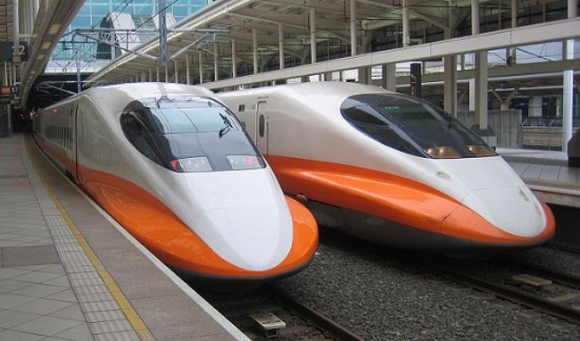 　現在の台湾の鉄道は、日本で言う在来線である「台湾鉄路管理局（台鉄）」と新幹線である「台湾高速鉄道（高鉄）」がある。これらの他にも台北と高雄には「捷運（MRT）」と呼ばれる地下鉄や、保存や観光目的の軽便鉄道が各地に存在する。今回の旅行では、主に台鉄と高鉄に乗車した。<br /><br />ほぼ鉄道旅行に絞って紹介するページのため、鉄道とは関係の無い観光等は意図的に省いている。<br /><br />【大まかな行程】<br />　1日目・・・新千歳空港→桃園国際空港→台北（ホテル泊）<br />　2日目・・・台北→高雄→二水→集集線→台中（ホテル泊）<br />　3日目・・・台中→彰化→苗栗→台北（ホテル泊）<br />　4日目・・・台北→台北市内観光→南港→菁桐→台北（ホテル泊）<br />　5日目・・・台北→桃園国際空港→新千歳空港