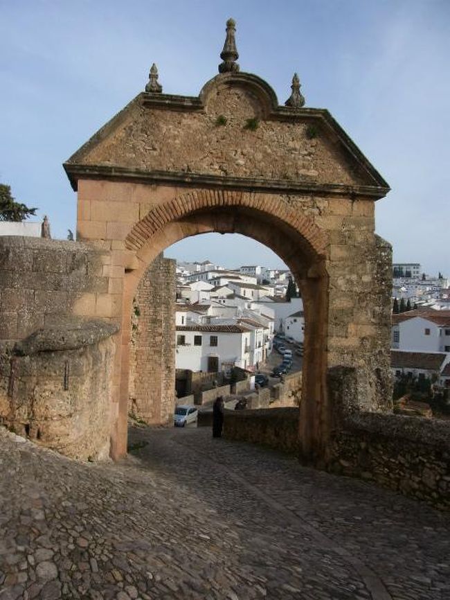 崖にかかる橋しか知らなかったロンダですが、スペイン最古の闘牛場があったり、アンダルシアの白い家がたくさんあったり、見所たくさんの町でした。