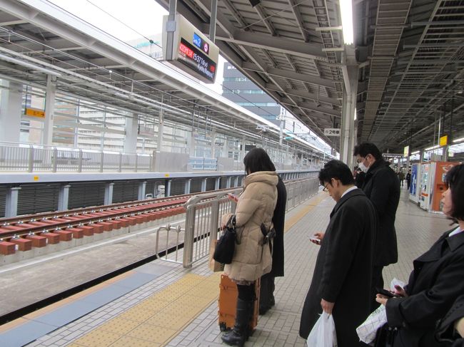 2月5日、日帰り出張で大阪の需要家訪問をした。　その帰りに新大阪駅より新幹線に乗るためにホームで待ち合わせているときに①新幹線ホーム新設と②N700Aを見ることができた。<br /><br />○N700Aについて・・・説明文による<br />Ｎ700系という実力。Ｎ700Ａという革新。 2007年7月にデビューした「N700系」。 従来の 「700系」の高いポテンシャルをベースに高速性、快適性、環境性、省エネルギー性など を大きくグレードアップさせ、地球温暖化防止にも貢献する新幹線です<br /><br /><br /><br />＊写真は新幹線ホーム27番線