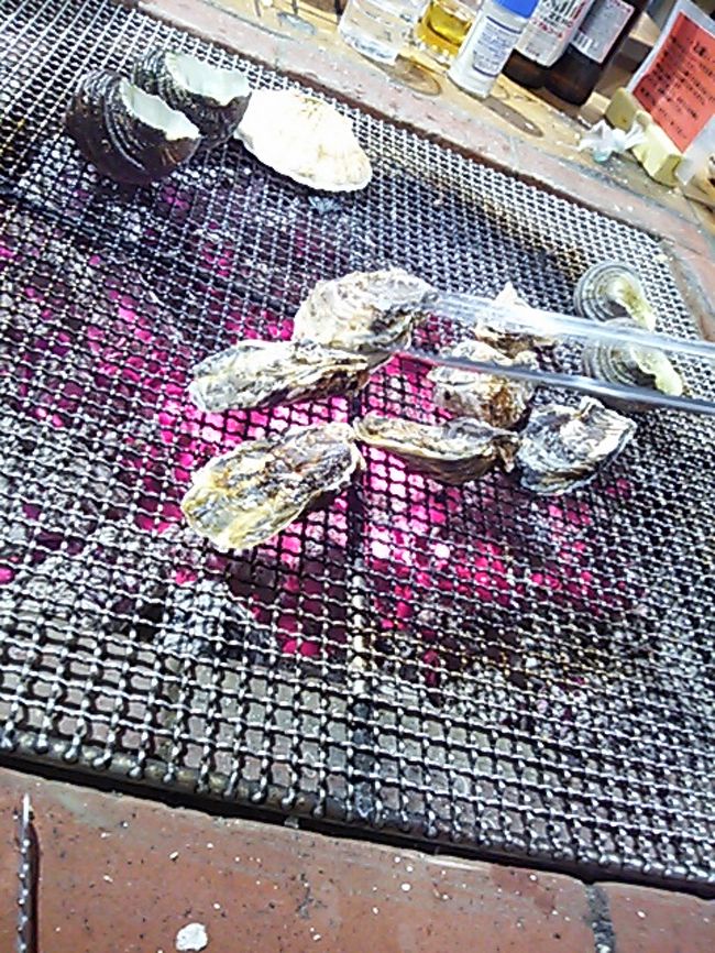 牡蠣が大好きな家族四人で、シーズン真っ最中の相生に行きました。<br />坂越のお店は並びましたが、絶品の焼き牡蠣が食べられました!
