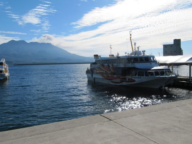 またまた、今年も農協のふれあい旅に参加しました。<br />昨年は九州新幹線の開通にあわせて広島でしたが参加できず・・・<br />今年はまだ行ったことがない屋久島。<br />顔見知りの方々との一泊二日の旅に出かけました。