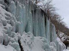 2013年　2月　雲竜渓谷のアイスブルーの氷曝　「氷の神殿」と川で「ほほ笑む悪魔」