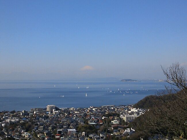 葉山にある仙元山へ日帰りハイキング。<br /><br />まずは、横浜駅から赤い電車で起点の新逗子駅へ向かいます。