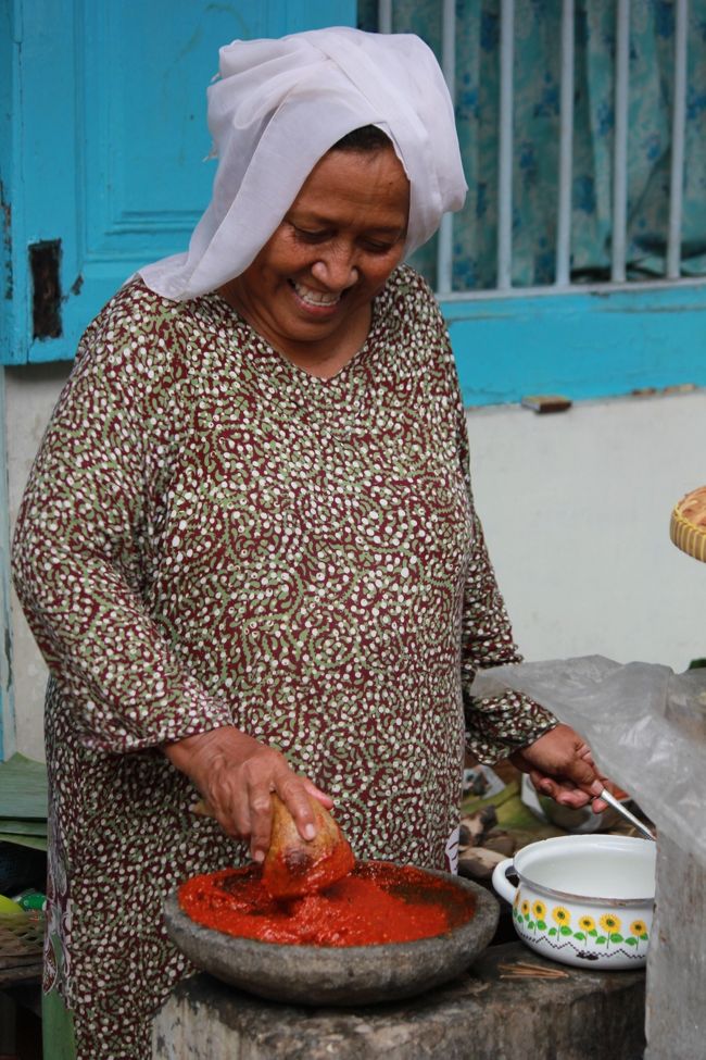 インドネシアのスラバヤという都市がこれほどまでに大きいとは思わなかった。残念ながら町歩きには適しておらず、ホテルの居心地があまりに良かったのと、日中の暑さも手伝って、出かけていったのはアラブ地区のみで、殆どホテル引き篭もりステイとなってしまった。<br /><br /><br />